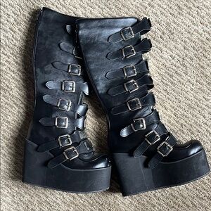 Girls/Young Woman’s Black Platform Buckle Boots